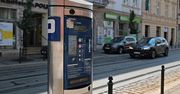 W Krakowie montują parkomaty z Warszawy. Utrudnienia w płatnościach za postój