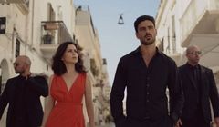 "365 dni" bije rekordy popularności na Netfliksie mimo miażdżących recenzji. "Film ze zgniłą treścią"