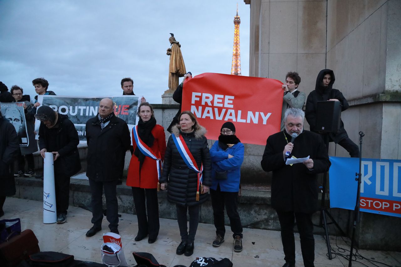 PARIS, FRANCE - FEBRUARY 22: Supporters of Russian opposition figure Alexey Navalny gather during a commemoration in Trocadero Place, Paris, France on February 22, 2024. (Photo by Mohamad Alsayed/Anadolu via Getty Images)