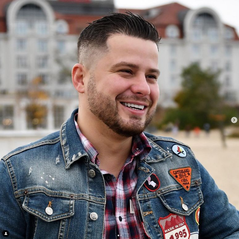 Rafał Collins pokazał efekty przeszczepu włosów na brodzie