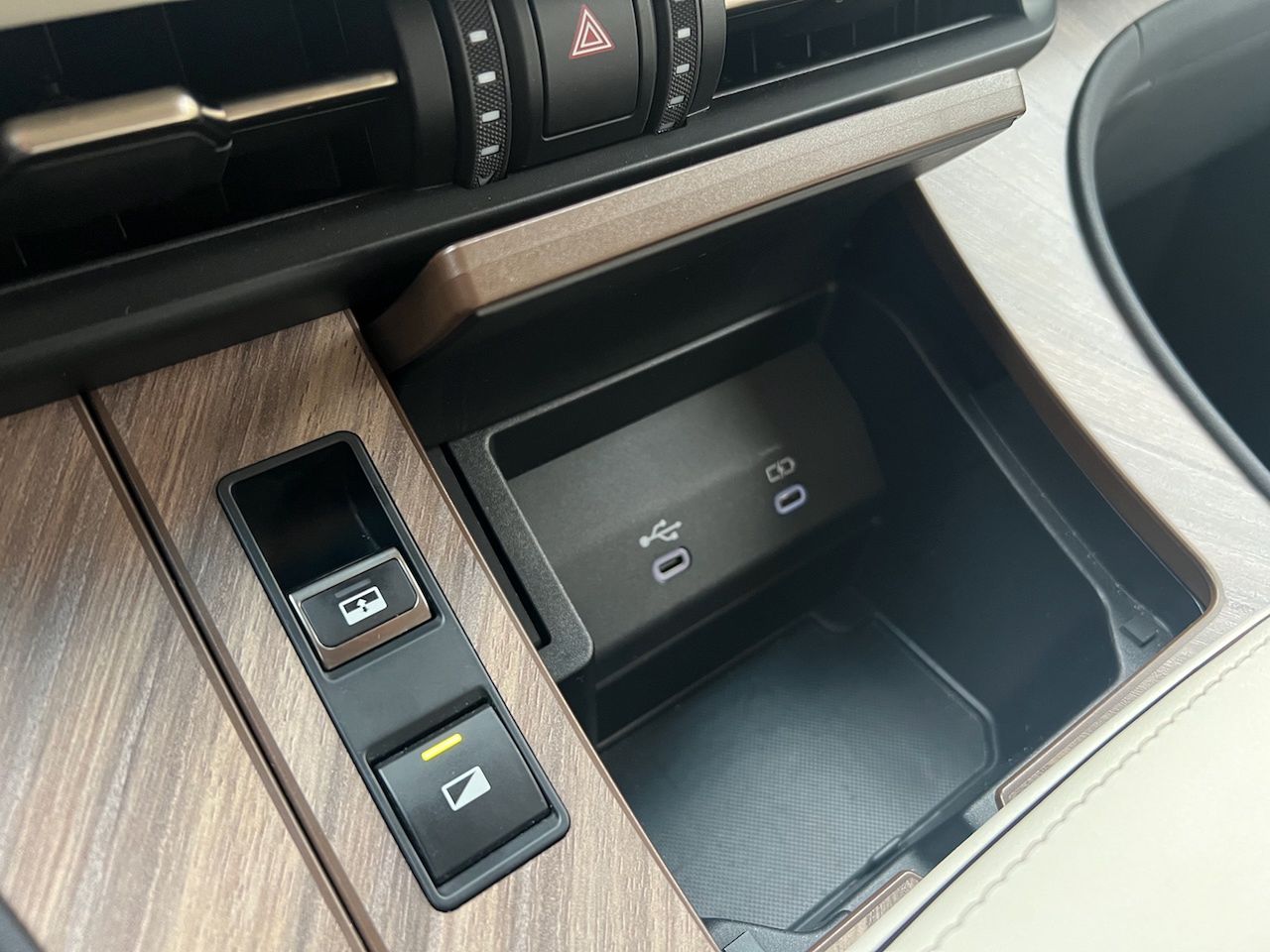 Lexus LM 350h AWD 