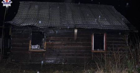 Pożar domu w Woli Okrzejskiej. W środku zwęglone zwłoki matki i syna