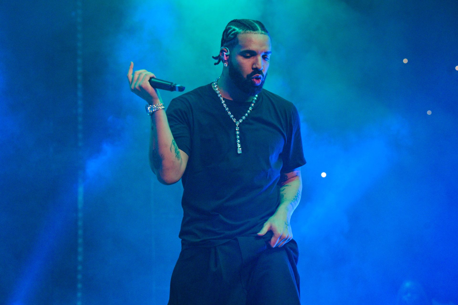 Niebezpieczna sytuacja na koncercie Drake’a. Fan rzucił w niego telefonem