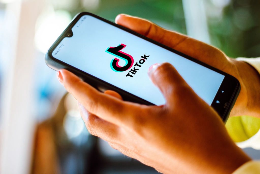 TikTok wywołuje tiki nerwowe. Tak młodzież komunikuje swój stres