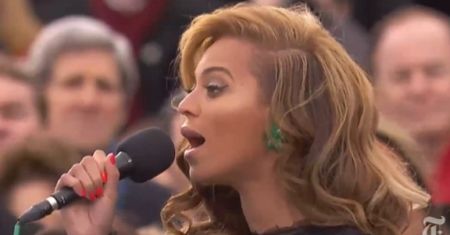 Beyonce śpiewa hymn dla Obamy!