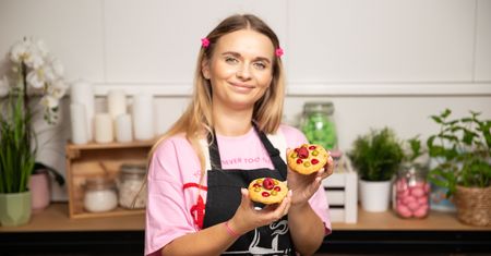 Pistacjowe ciasteczka z malinami rozkochują od pierwszego kęsa. Będziesz piec je na okrągło
