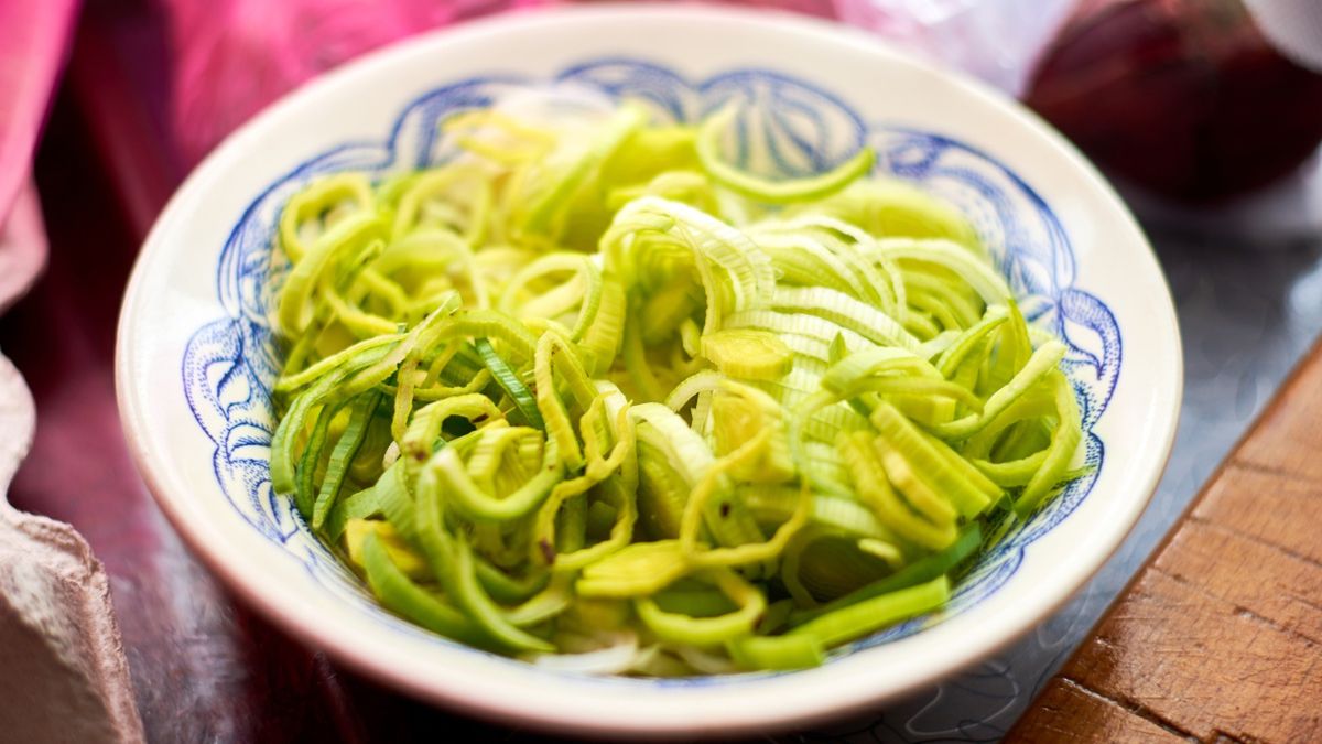 Posiekany por w miseczce