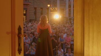 Tłumy na Świdnickiej! Plenerowy koncert Opery Wrocławskiej z okazji Święta Muzyki 2025 zachwycił publiczność pod gołym niebem