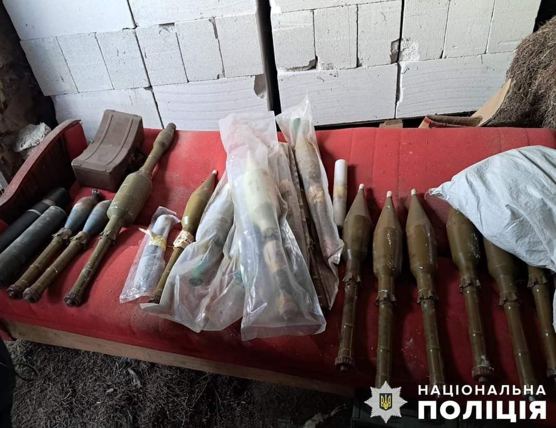 Część arsenału przechowywanego przez ukraińskiego przestępcę aresztowanego przez SBU w regionie 
Żytomierza.