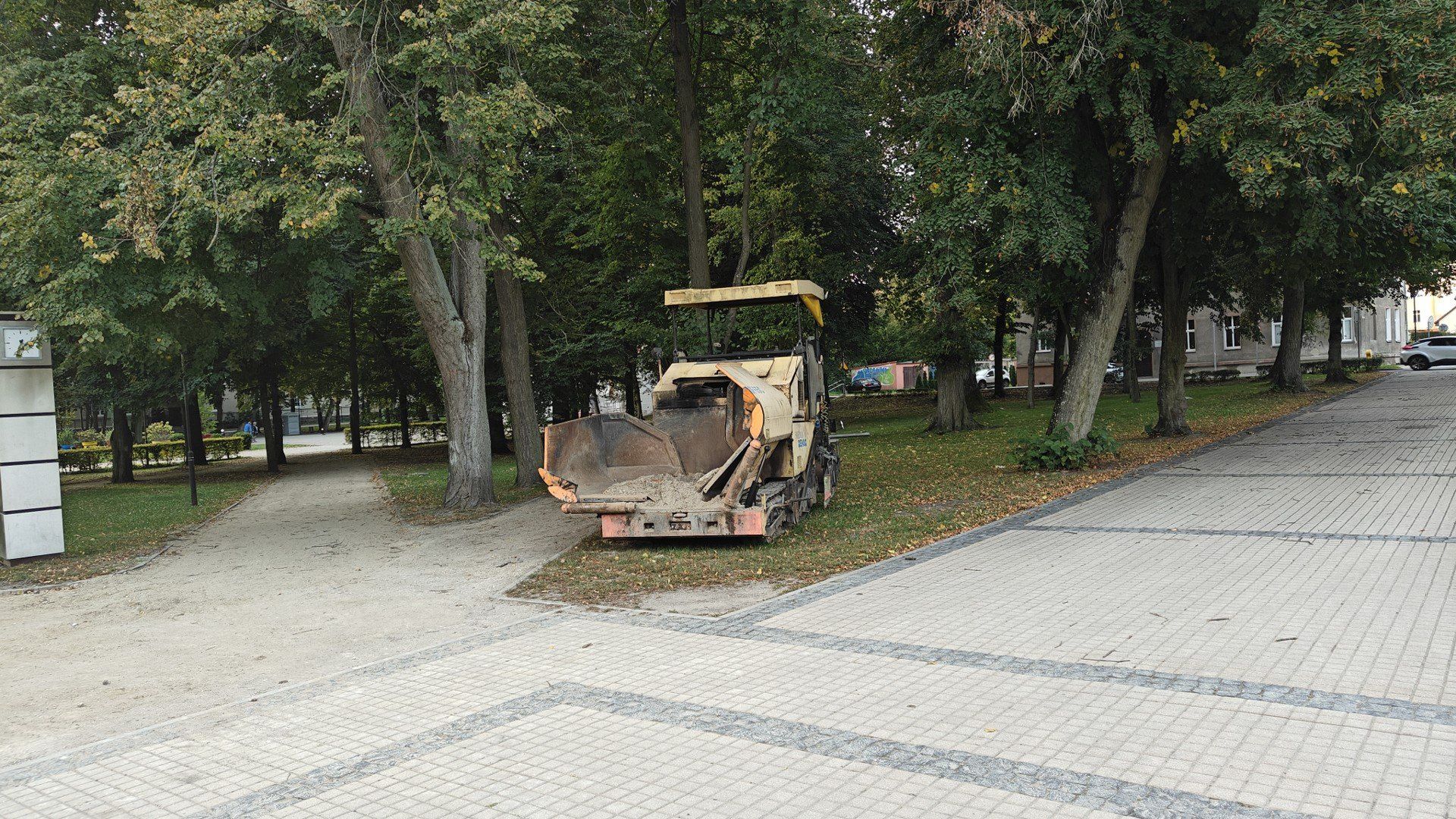 Trwa remont alejek w szczecineckim parku miejskim
