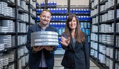 Microsoft pokazuje nowy sposób przechowywania danych. Cały „Superman” na szklanej płytce