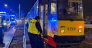 Wszedł przed tramwaj na czerwonym świetle. Został potrącony