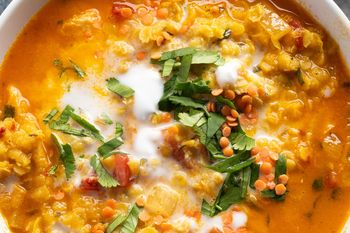 W każdej łyżce porcja białka. Ta zupa nasyci jak drugie danie