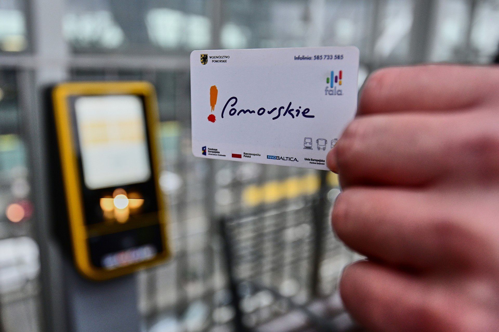 Seniorzy nie muszą obawiać się wycofania kartonowych biletów na SKM