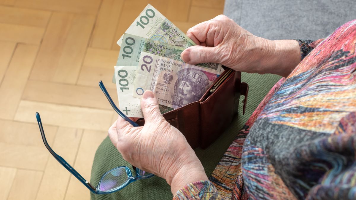 Pieniądze dla seniorów coraz bliżej. Rząd ujawnia kwotę i limity