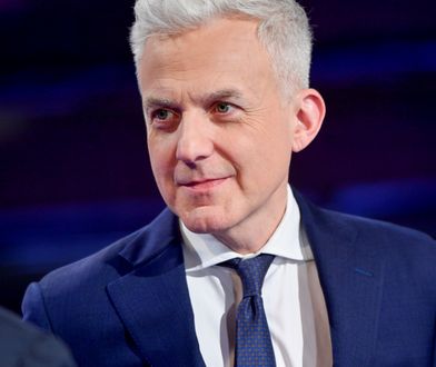 Urbański wyglądał jak nie on. Co się stało z jego twarzą i włosami?