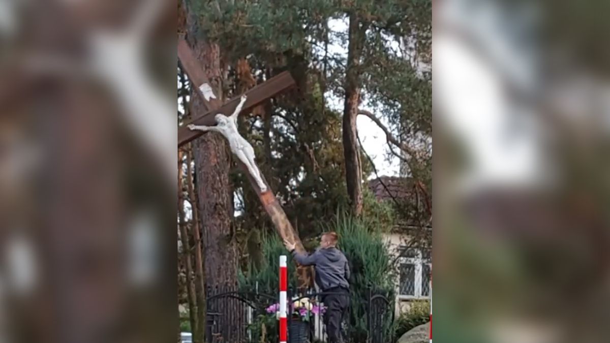 Nieznany sprawca ściął przydrożny krzyż w Zielonej Górze