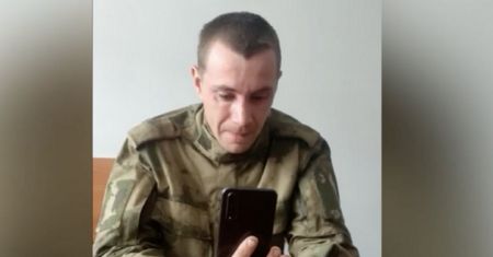 Pozwolili mu zadzwonić. Tak Rosjanin zareagował na widok syna