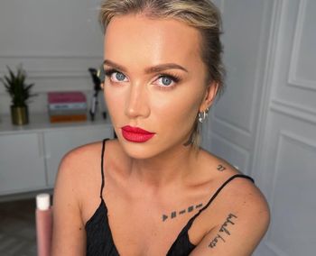 Trudno oderwać wzrok. Maffashion olśniewa w prześwitującej kreacji