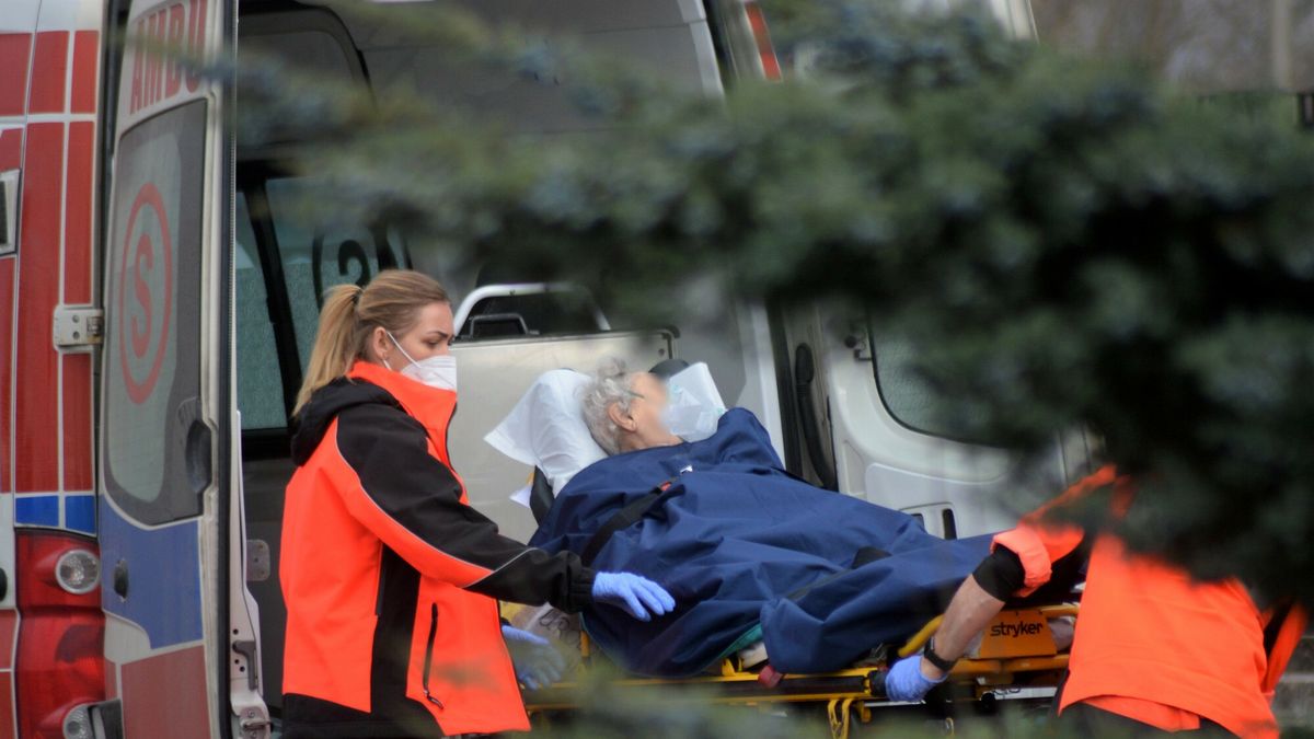 Rośnie liczba zakażeń koronawirusem, rośnie też liczba zgonów