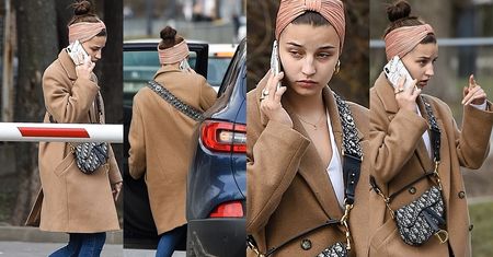 Naturalna Julia Wieniawa z przyklejonym do ucha telefonem i torebką za 10 TYSIĘCY wsiada do taksówki (ZDJĘCIA)