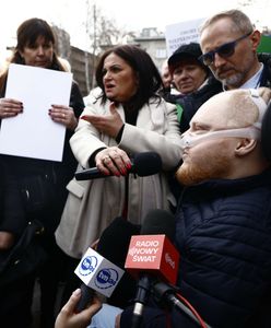 Padły ostre słowa. "Jest pan żenujący". Protest przed Sejmem