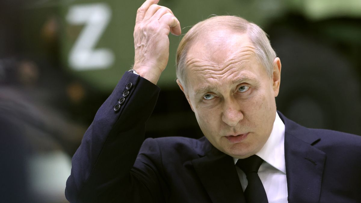 SAINT PETERSBURG, RUSSIA - JANUARY 18: (RUSSIA OUT) Russian President Vladimir Putin speaks as he meets with workers at the Obukhov State Plant, January 18, 2023 in Saint Petersburg, Russia.  (Photo by Contributor/Getty Images)