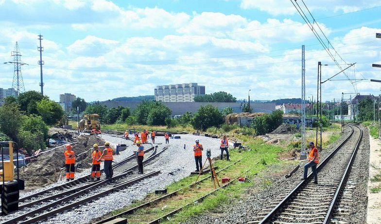 Spór o praworządność może skończyć się falą zwolnień. Oferenci PKP PLK czekają w napięciu