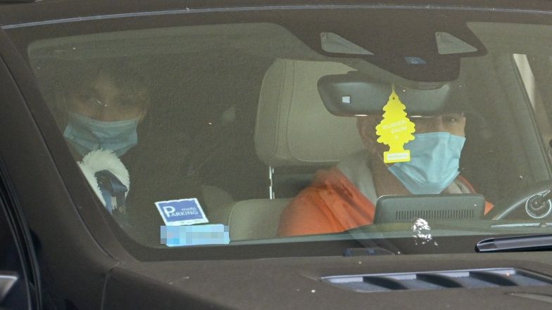 Krzysztof Ibisz odbiera żonę i syna ze szpitala