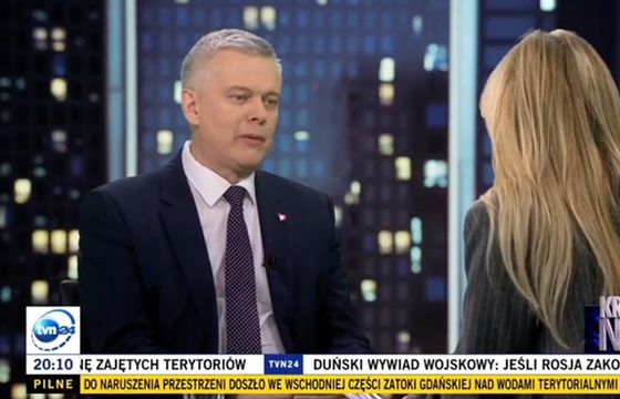 "Rwanie anteny" w pogoni za newsem, czyli co rządzi telewizją na żywo? Wydawca zdradza kulisy