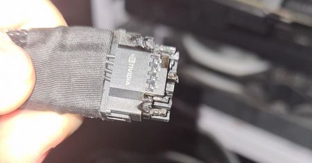 Płonące wtyczki 12VHPWR. Wyczekiwane oświadczenie Nvidii