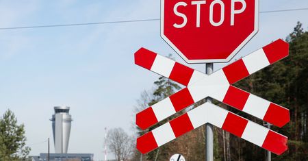 Nadawali sygnały radio-stop. Zatrzymany policjant