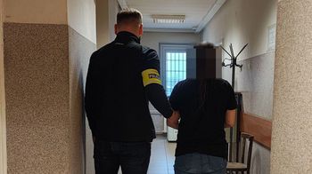 Biała: Zaatakowała znajomego nożem podczas awantury. Usłyszała zarzut usiłowania zabójstwa