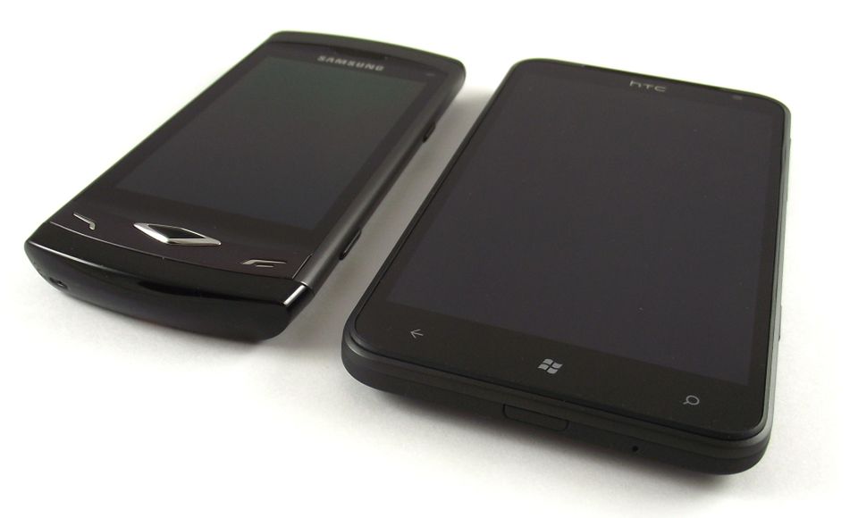 HTC Titan a Sensation i 7 Trophy, Nokia N9 i E7 oraz Samsung Wave - porównanie wielkości i wyglądu 24