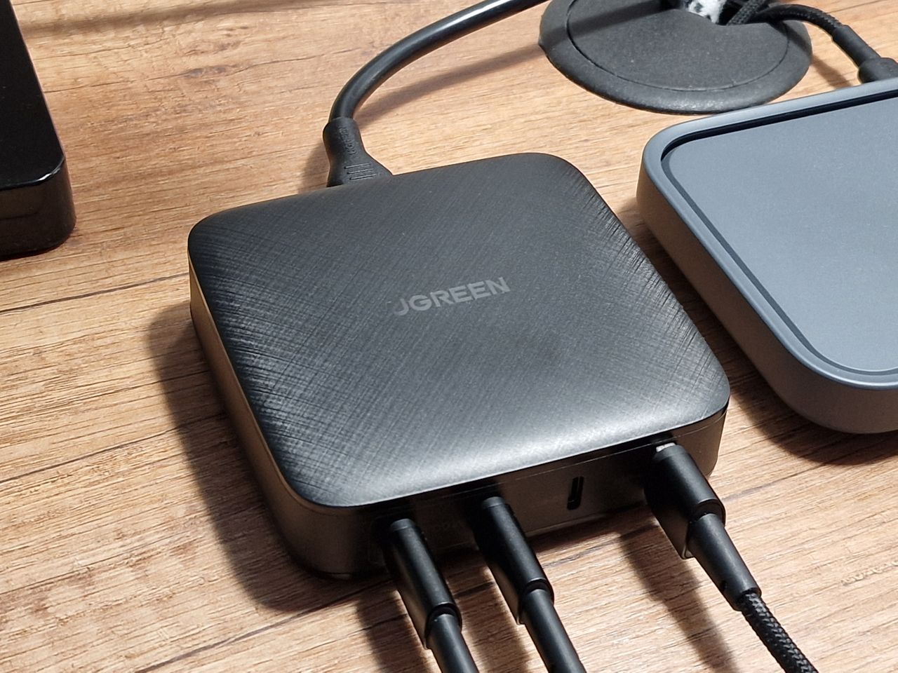 Krótki test: UGREEN 100W 4-Port Desktop Fast Charger. Mocy nigdy za wiele!