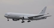 KC-767 dostarcza sprzęt Ukrainie. Co to za maszyna?