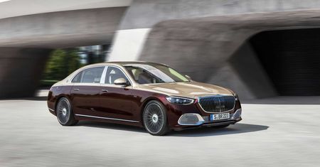 Dyskretny debiut niedyskretnej limuzyny. Nowy Mercedes-Maybach nareszcie z V12