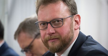 Koronawirus w Polsce. Łukasz Szumowski do dymisji? Prawie połowa Polaków jest za