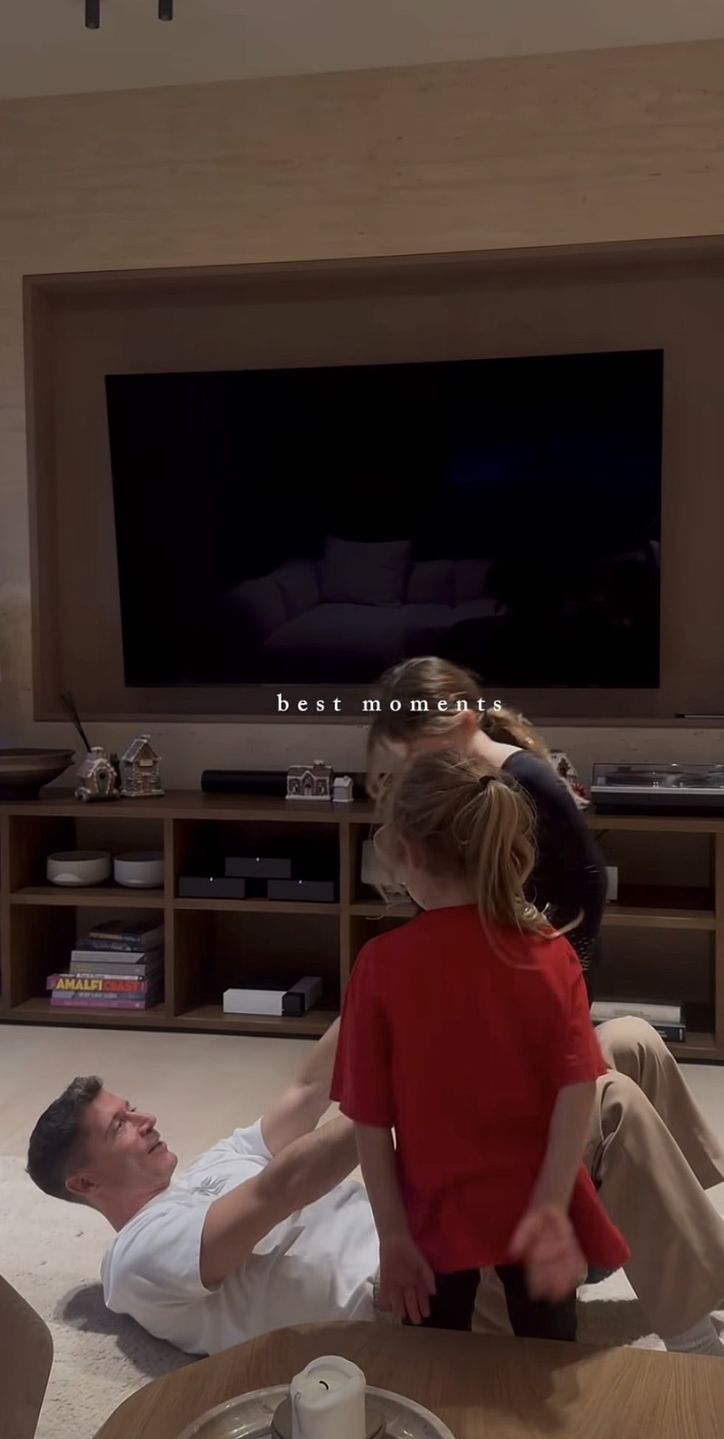 Anna Lewandowska relacjonuje wygibasy z rodzinką 