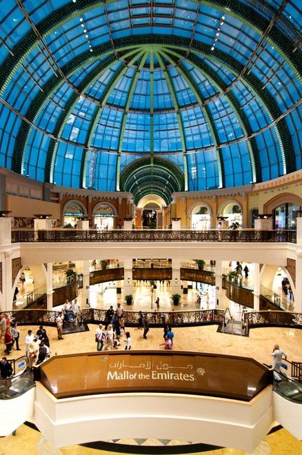 Mall of the Emirates, centrum handlowe w Dubaju. To tutaj ukryte są pokoje, z których przenosimy się do innych światów VR