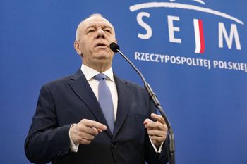 Sasin grzmi ws. afery. "Żądamy listy osób"