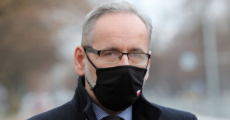 Adam Niedzielski o szczepieniu Girzyńskiego. "Tłumaczenia z kategorii 5-latka"