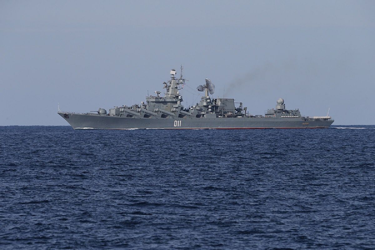 Rosyjski krążownik u wybrzeży Włoch. "Agresywna postawa Moskwy"