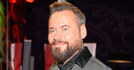 Rzadki widok: Krzysztof Stanowski BRYLUJE Z ŻONĄ na premierze filmu (ZDJĘCIA)