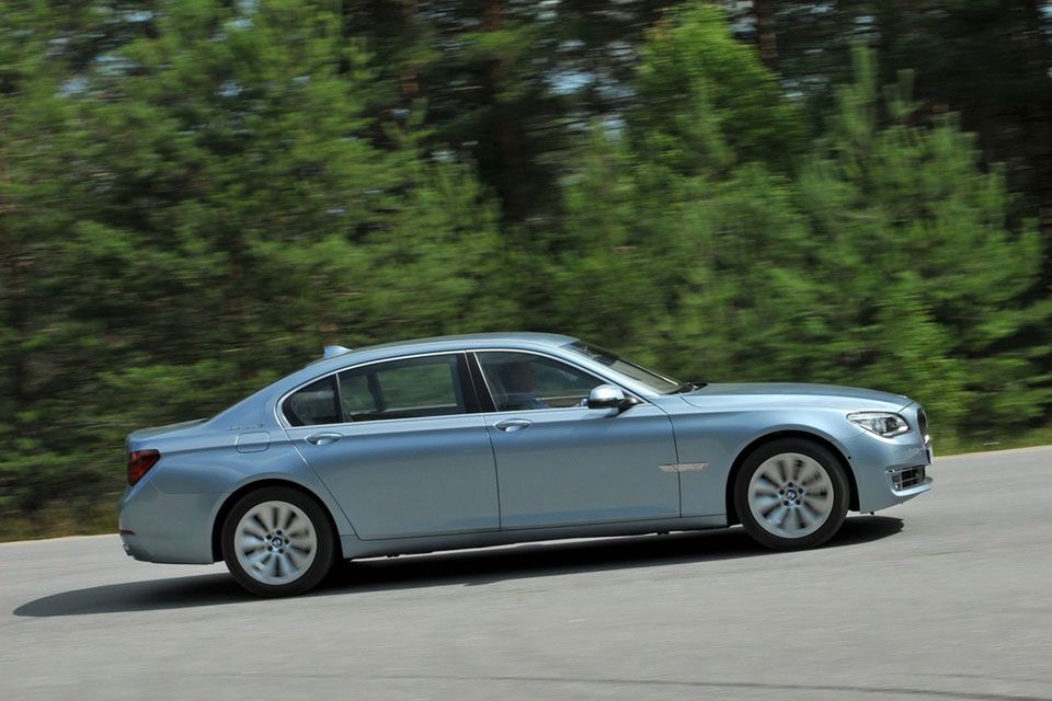 BMW serii 7 na rok 2013 - megagaleria niemieckiego okrętu flagowego 113