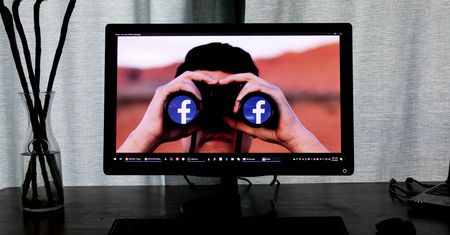 Szukasz pracy? Dobra rada: usuń Facebooka i nie wychylaj się w sieci