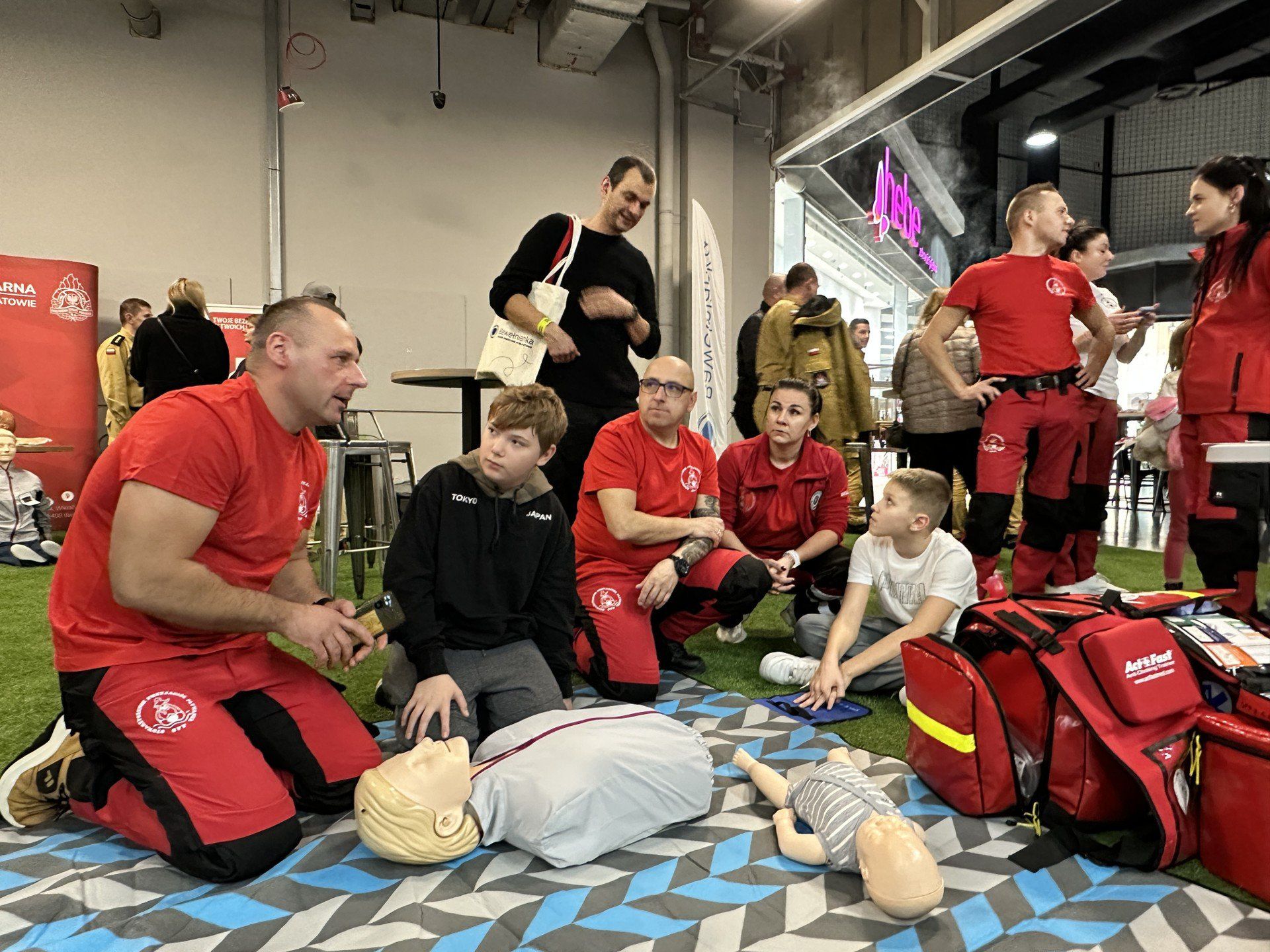 W galerii Bawełnianka w Bełchatowie strażacy zorganizowali dziś akcję edukacyjna podczas której można było otrzymać czujki czadu i dymu