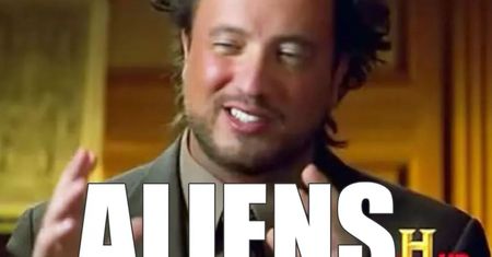 Polska, panspermia, pandemia. Giorgio Tsoukalos o słynnym memie i "Starożytnych kosmitach"