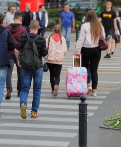 Polacy mieszkają z rodzicami prawie do trzydziestki. Gdzie w UE wyprowadzają się najszybciej?