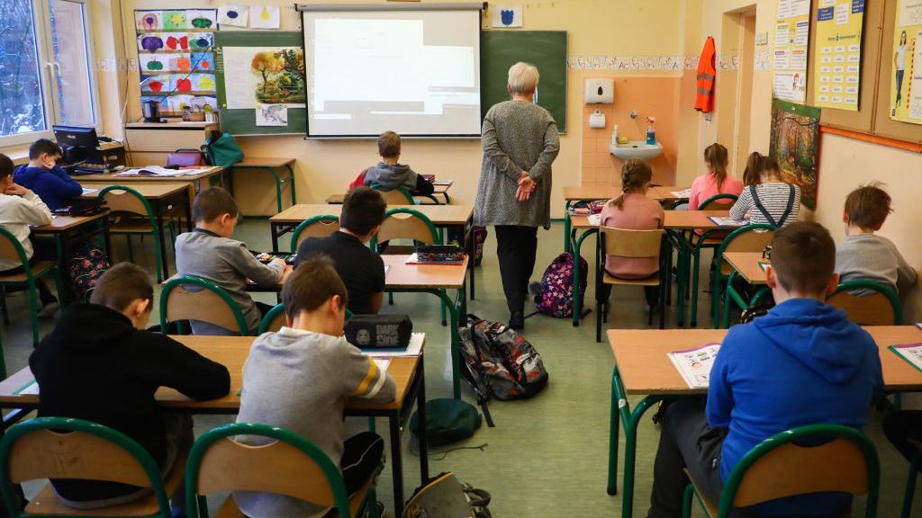 Zarobki nauczycieli przybliżają się do minimalnej krajowej